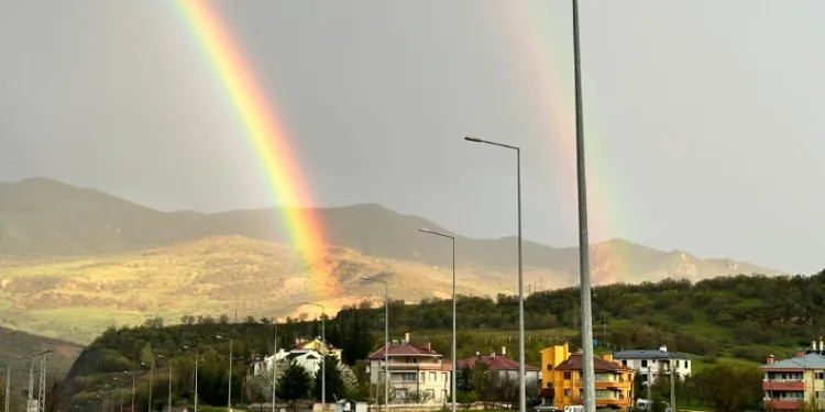 Tunceli’de gökkuşağı görsel şölen sundu