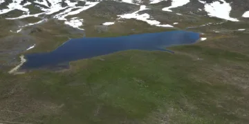 Bahar ve kış mevsimi aynı anda görüntülendi, ortaya eşsiz manzara çıktı