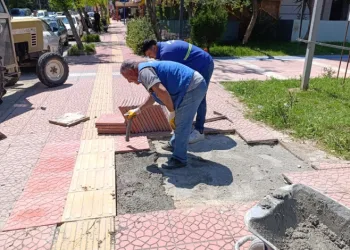 Akdeniz’de yol ve kaldırımlar yenileniyor
