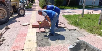 Akdeniz’de yol ve kaldırımlar yenileniyor