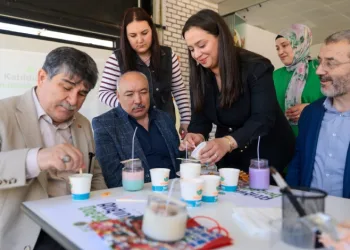 Cam atıklar değerleniyor, kavanozlar mum oluyor