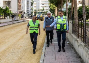 Mezitli’de yol çalışmaları altyapıyla birlikte yenileniyor