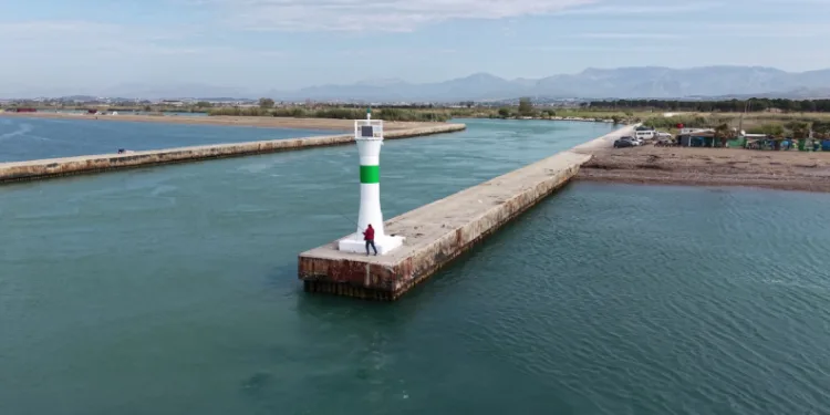Manavgat mendirekte bulunan 2 deniz feneri yenilendi