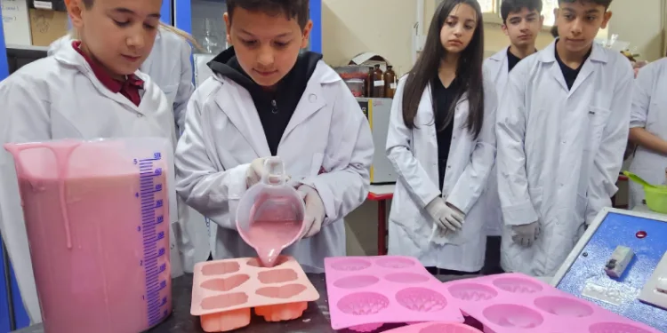 Bolu’da ilkokul öğrencileri atık yağları sabuna dönüştürdü