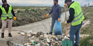 Van Gölü’nün sessiz kahramanları için yol temizliği