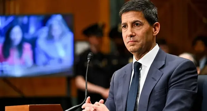 Kevin Warsh’ın Adaylığı Cumhuriyetçilerin Desteğiyle Senato Komitesi’nden Geçti