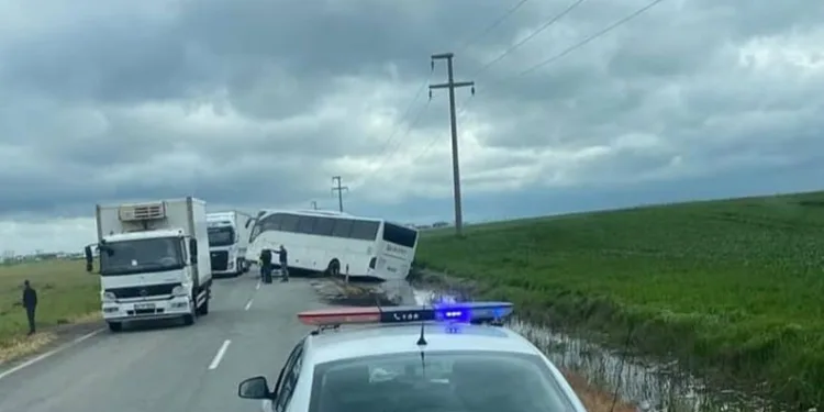 Edirne’ye 1 Mayıs kutlamalarına giden işçileri taşıyan otobüs kaza yaptı