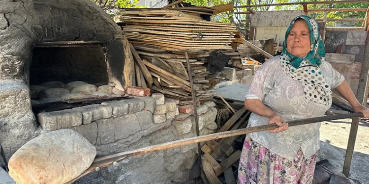 Ekşi maya köy ekmeğiyle başarı hikayesi yazıyor