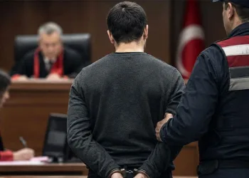 Annesini Kurtarmak İçin Ağabeyini Öldüren Gence Tahliye!