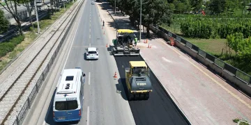 Hayvan pazarında karavan ve çadır kamping…