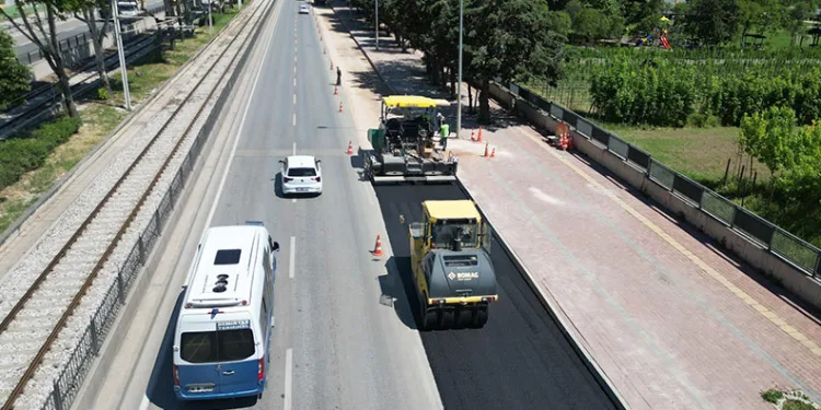 Hayvan pazarında karavan ve çadır kamping…