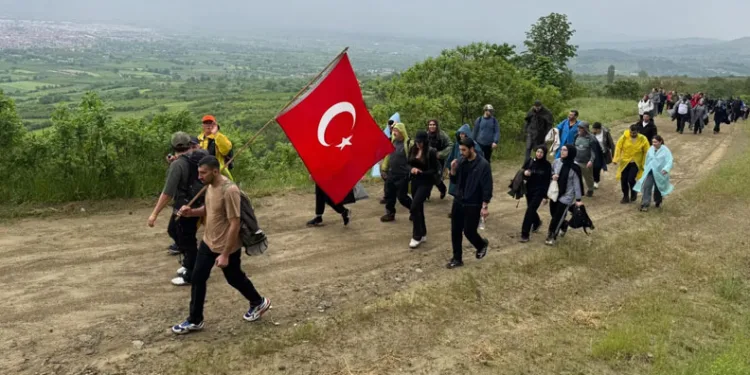 İnegöl’de Doğa Severler 19 Mayıs Ve Gençlik Haftası İçin Yürüdü