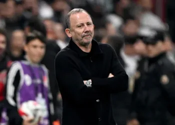 Beşiktaş’ta Sergen Yalçın Dönemi Bitti: “Biz Beşiktaşlıyız, Tazminat Almayız!”