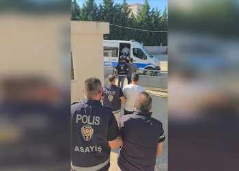 Bursa’da kaçakçılığa eş zamanlı operasyon: Binlerce kaçak ürün ele geçirildi
