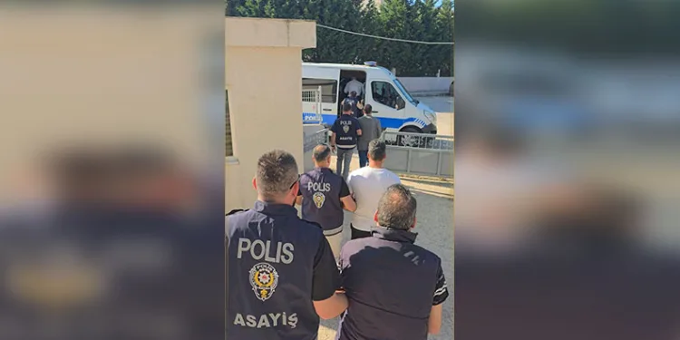 Bursa’da kaçakçılığa eş zamanlı operasyon: Binlerce kaçak ürün ele geçirildi