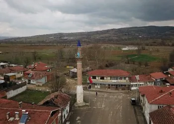 Camisiz minare köyün sembolü oldu