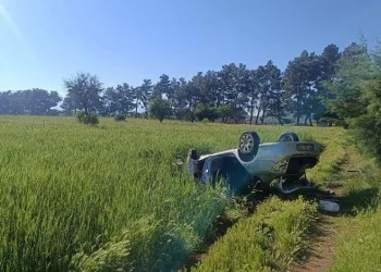 Adana’yı sağanak yağış vurdu, yollar göle döndü