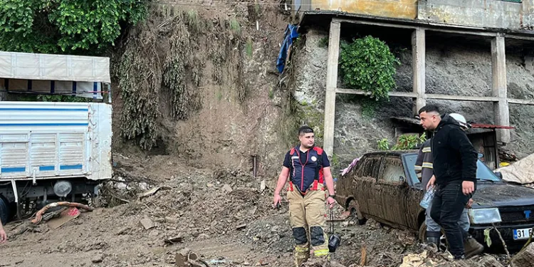 Hatay’da heyelan nedeniyle müstakil ev çöktü: 1 ölü, 2 yaralı