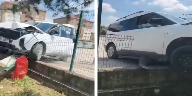 Kontrolden çıkan otomobil okul duvarına girdi