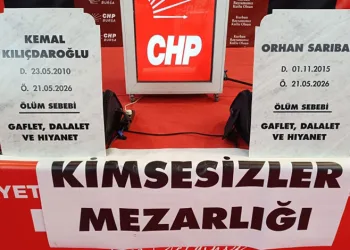 CHP Bursa’daki bayramlaşmada mezar taşlı protesto