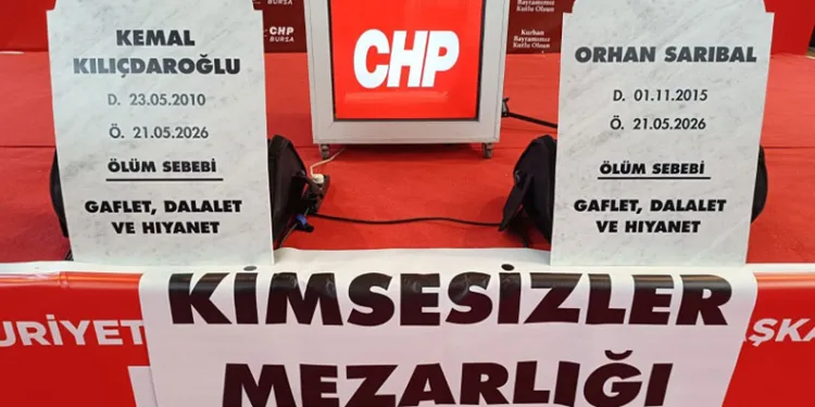 CHP Bursa’daki bayramlaşmada mezar taşlı protesto