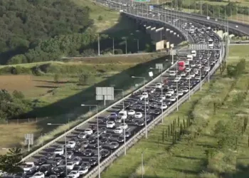 Tatilciler Dönüş Yolunda! Tekirdağ ve İzmit Yolunda Trafik Kilit