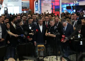Özgür Özel’den SAHA 2026 Çıkartması: “KAAN Gazi Mustafa Kemal’in Hedefidir”