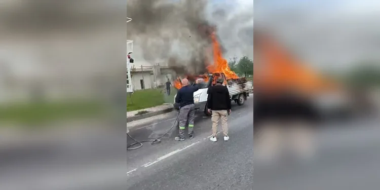Yanan kamyonete ilk müdahaleyi beton mikseri yaptı