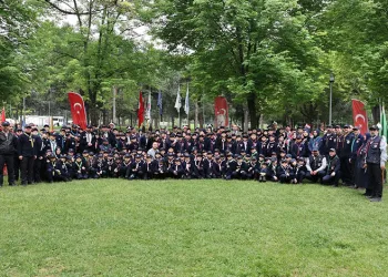 İnegöl’de gençlerin bilim kampı başladı