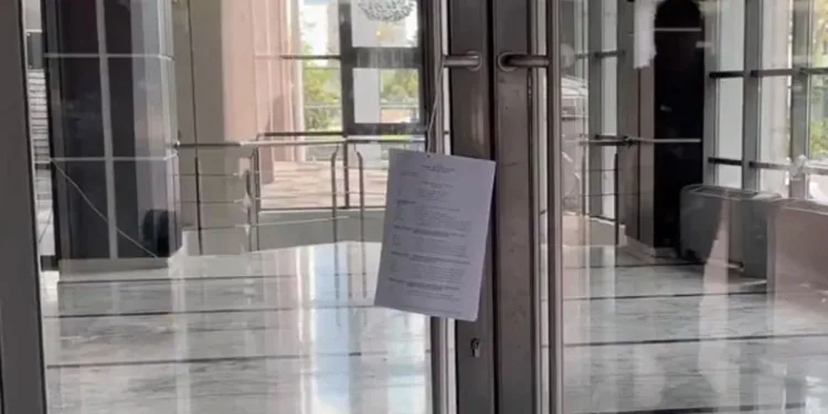 CHP’de Yeni Dönem! “Mutlak Butlan” Kararı Genel Merkezin Kapısına Asıldı
