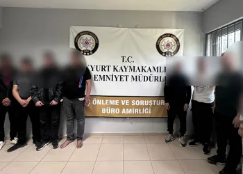 Otomobilin çarptığı yaya yaralandı