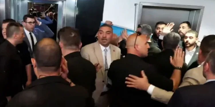 Kılıçdaroğlu 2.5 Yıl Sonra CHP Genel Merkezi’nde!