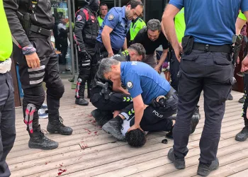 Yol Kavgasında Kan Aktı! 1’i Ağır 4 Kişi Bıçakla, 1 Polis Memuru Yaralandı