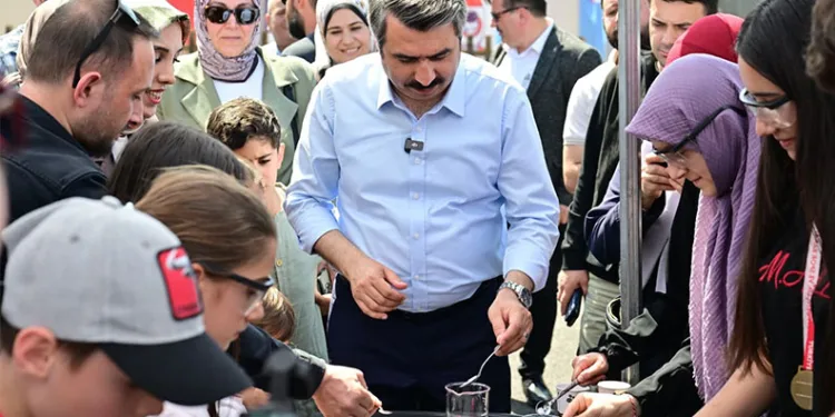 Gençler bilim ve teknoloji festivalinde buluştu