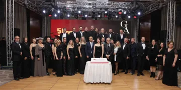 Kavşakta 4 araç birbirine girdi : 1 ölü 4 yaralı