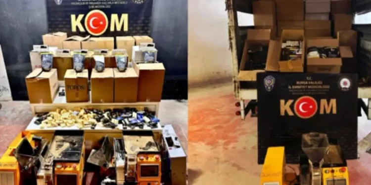 Bursa’da kaçakçılığa eş zamanlı operasyon: Binlerce kaçak ürün ele geçirildi