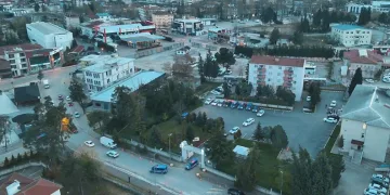 Caminin sadaka kutusundan hırsızlık kamerada