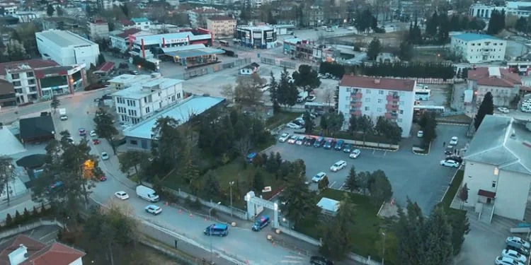 Caminin sadaka kutusundan hırsızlık kamerada