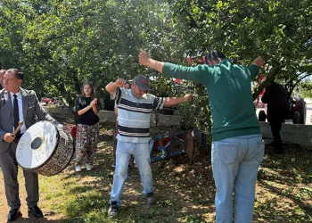 Camisiz minare köyün sembolü oldu