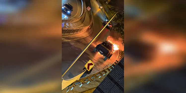 Adana’yı sağanak yağış vurdu, yollar göle döndü