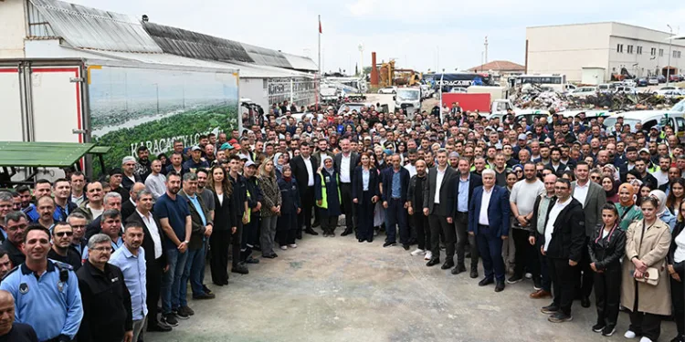 Karacabey Belediyesi personeli bayramlaştı