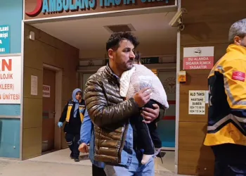 Merdivenlerden yuvarlanan 1 yaşındaki bebek yaralandı