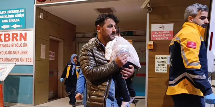 Merdivenlerden yuvarlanan 1 yaşındaki bebek yaralandı