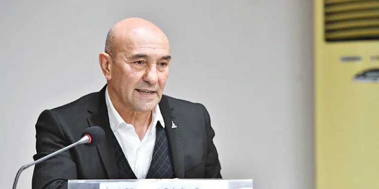 Yanan kamyonete ilk müdahaleyi beton mikseri yaptı