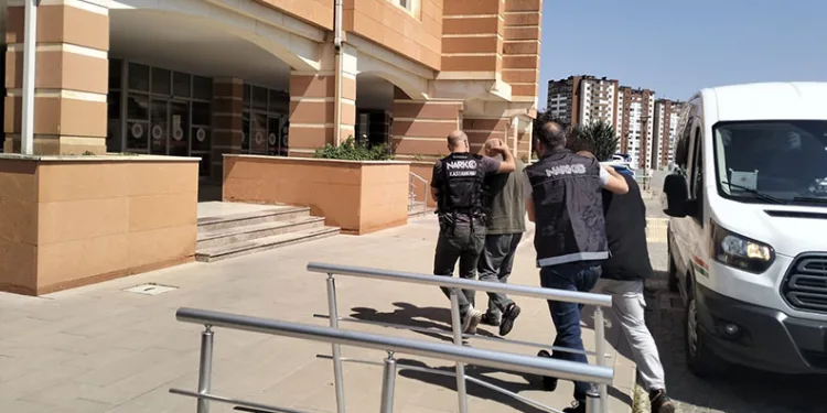 Kapaklı’da motosikletli hırsızlar inşaattan kablo çaldı