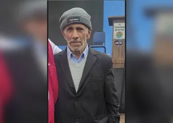 Caminin sadaka kutusundan hırsızlık kamerada