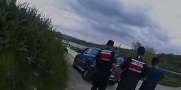 Adana’yı sağanak yağış vurdu, yollar göle döndü