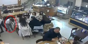 Merdivenlerden yuvarlanan 1 yaşındaki bebek yaralandı