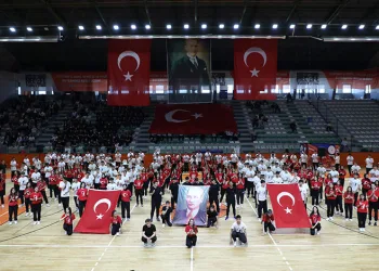 Camisiz minare köyün sembolü oldu