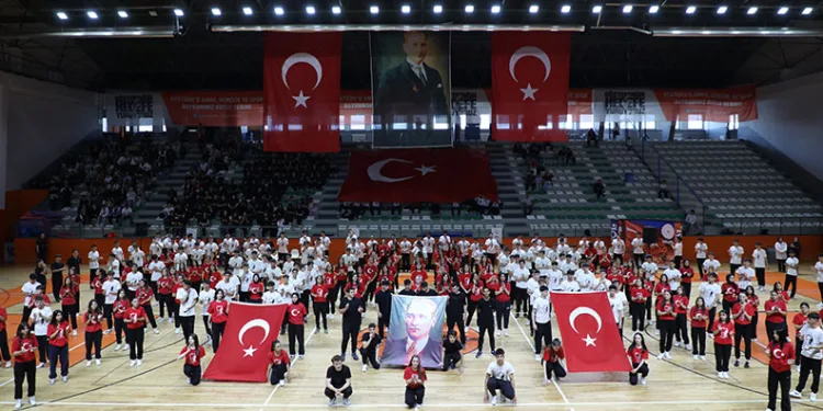 Camisiz minare köyün sembolü oldu